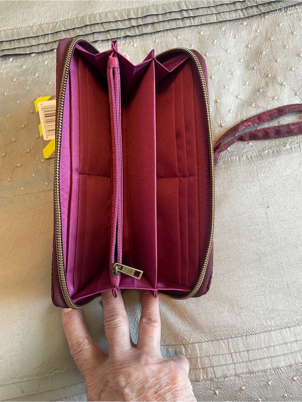 NWT Travelon Red Floral Wallet RFID Wristlet - Picture 3 of 4